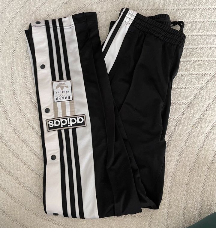 Adidas Hose: 90er Knöpfe ️ Die Kult Jogginghose mit Knopfleiste – DREZZ